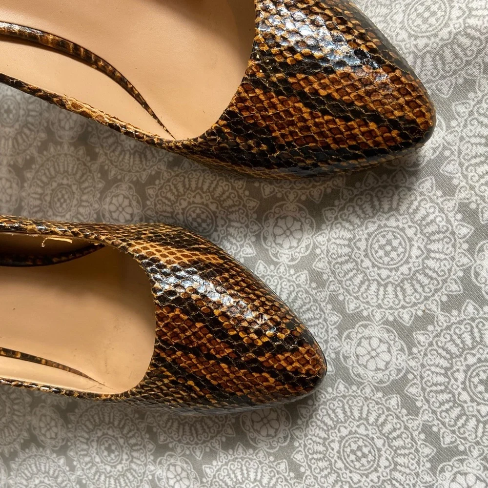I.N.C~Sleek~Shiny~Snakeskin Design~Faux Leather~Pointed Toe~Pump~Heel~Size 6